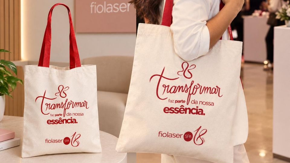 Ecobags Fiolaser com a frase transformar faz parte da nossa essência